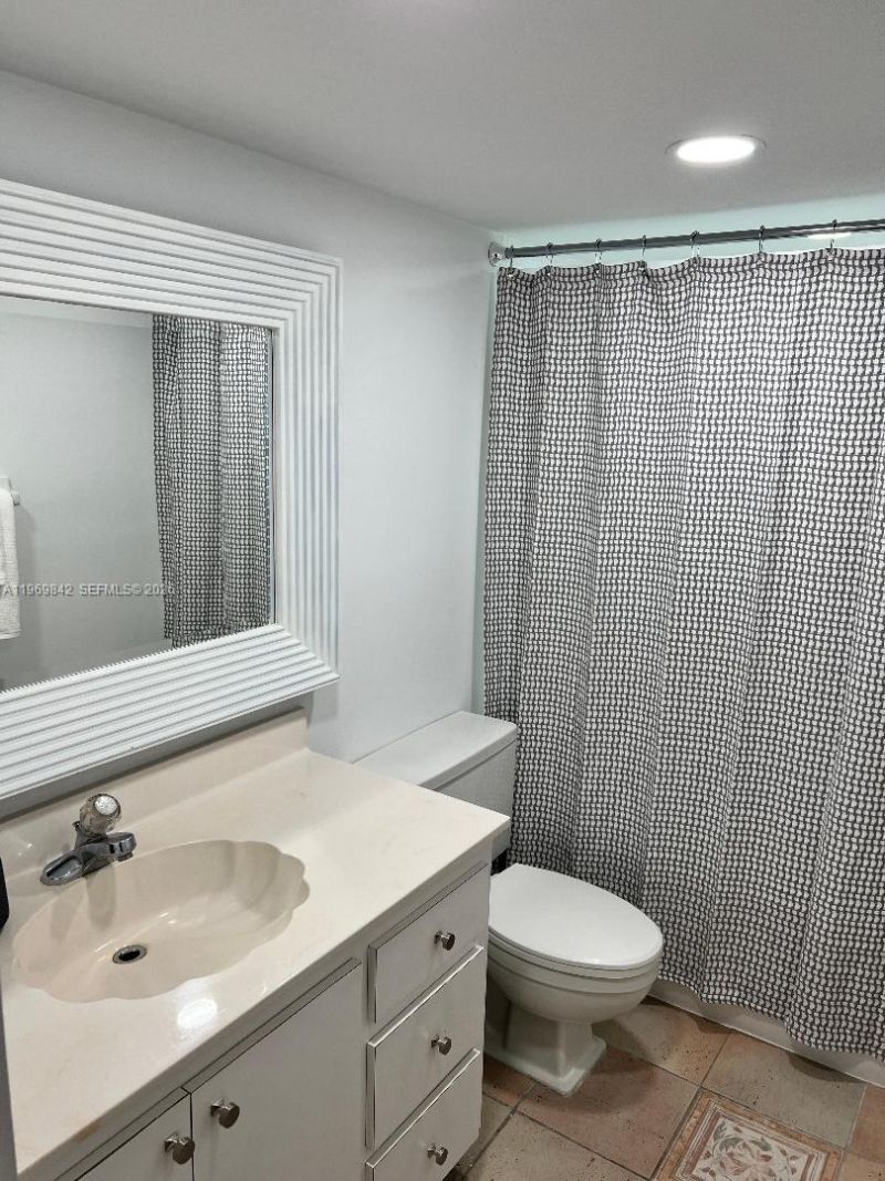 5005 Collins Ave, Unit 1404, Miami Beach, FL 33140 Photo