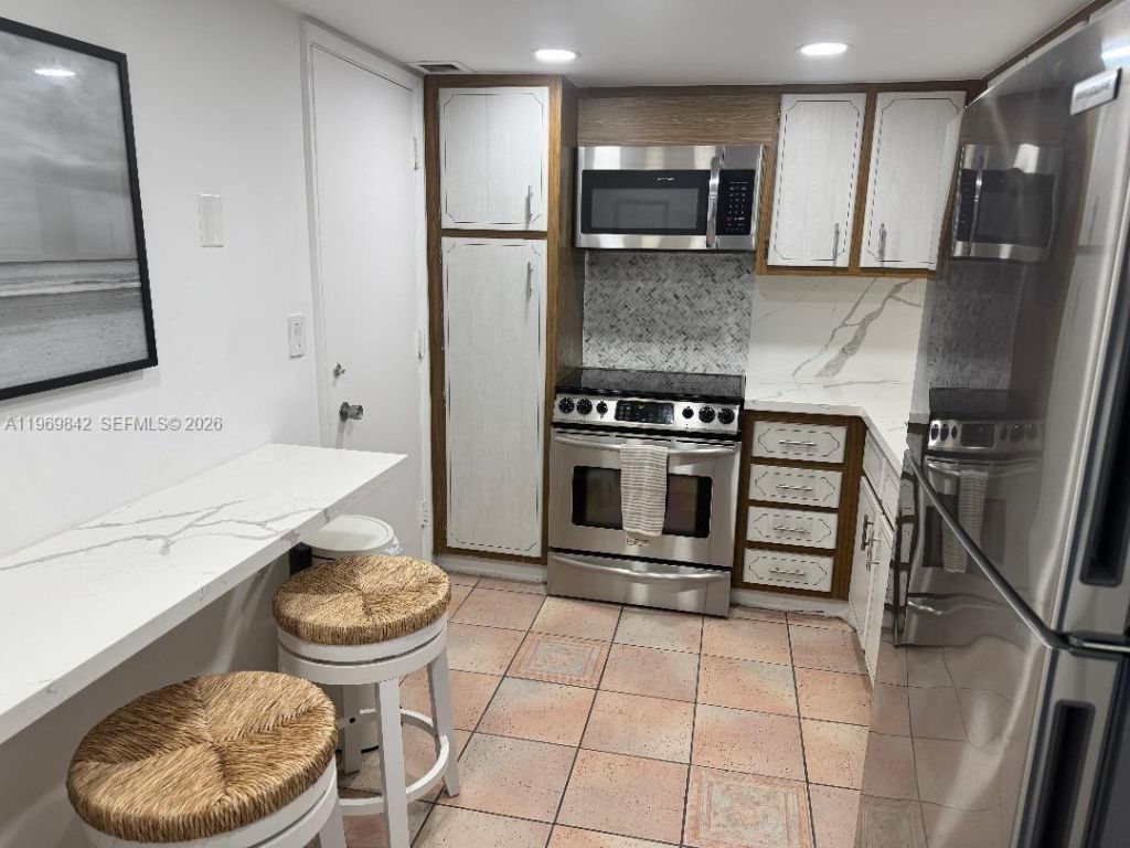 5005 Collins Ave, Unit 1404, Miami Beach, FL 33140 Photo