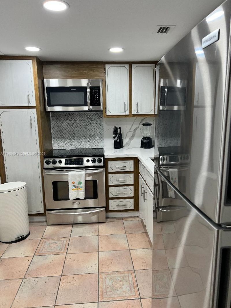 5005 Collins Ave, Unit 1404, Miami Beach, FL 33140 Photo