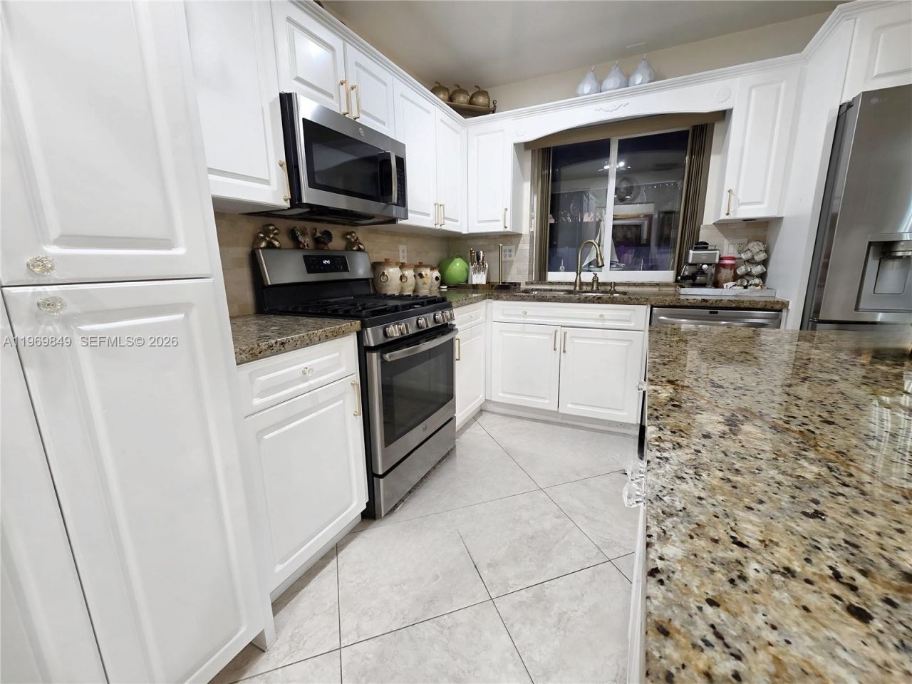 300 NW 77th Way, Pembroke Pines, FL 33024 Photo