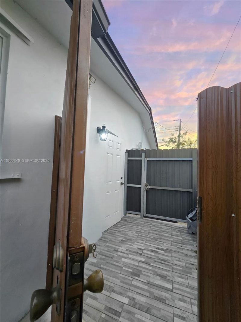 300 NW 77th Way, Pembroke Pines, FL 33024 Photo