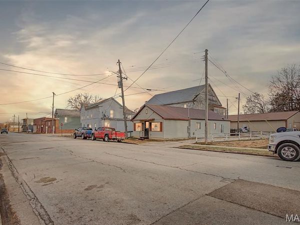 301 W Main Street , Hardin, IL 62047