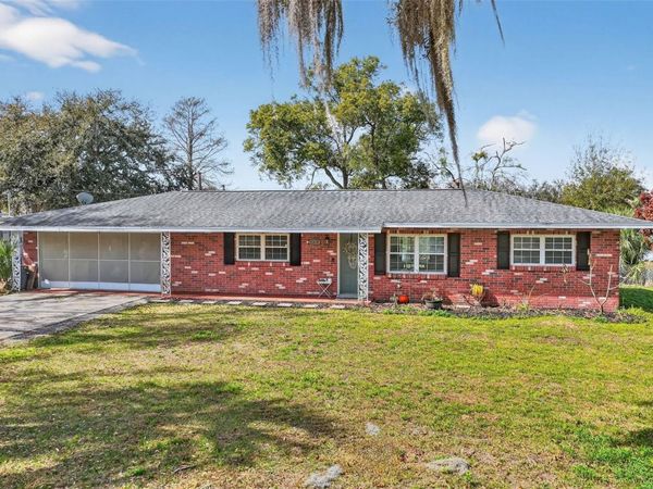 1219 OAK DR., LEESBURG, FL 34748