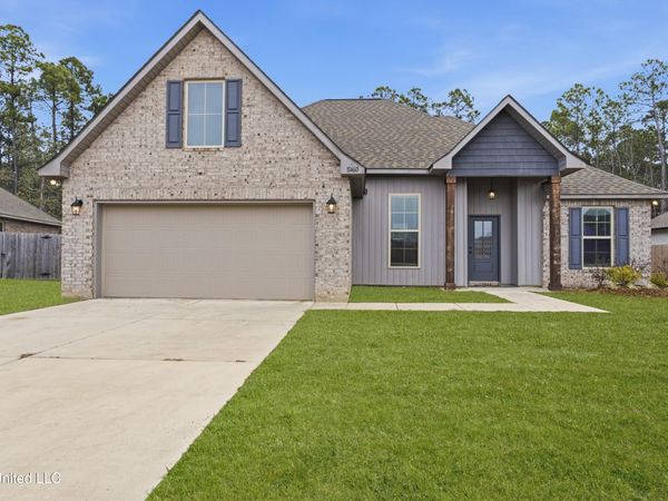 11460 Memphis Circle, Ocean Springs, MS 39564