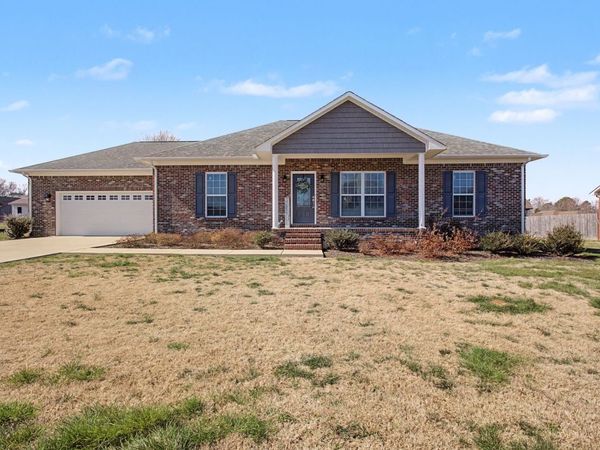 1702 Gordon Ln, Lawrenceburg, TN 38464
