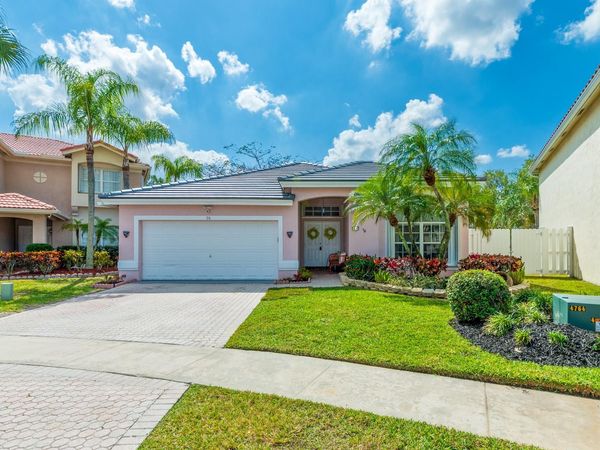 98 Gables Blvd, Weston, FL 33326