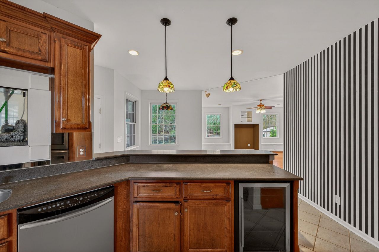 161 Davis Terrace Photo 13