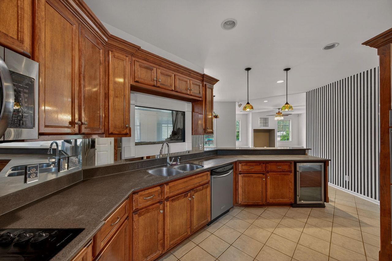 161 Davis Terrace Photo 14