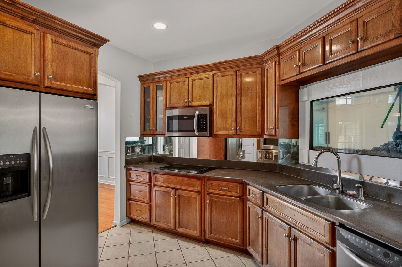 161 Davis Terrace Photo 15