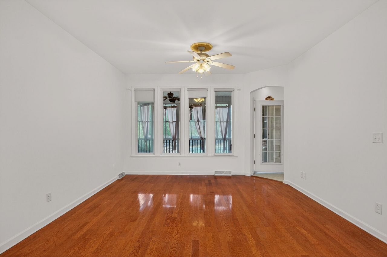 161 Davis Terrace Photo 4