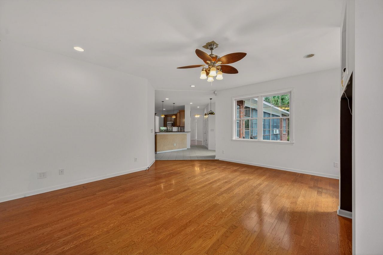 161 Davis Terrace Photo 8