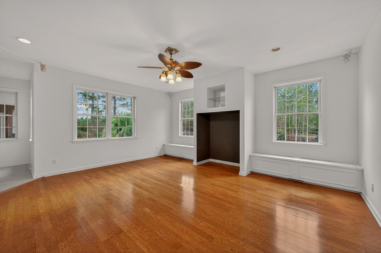 161 Davis Terrace Photo 9