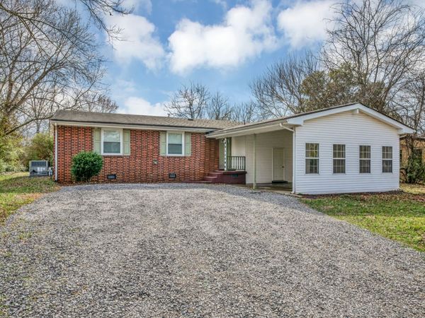 8 Gino Dr, Clarksville, TN 37042