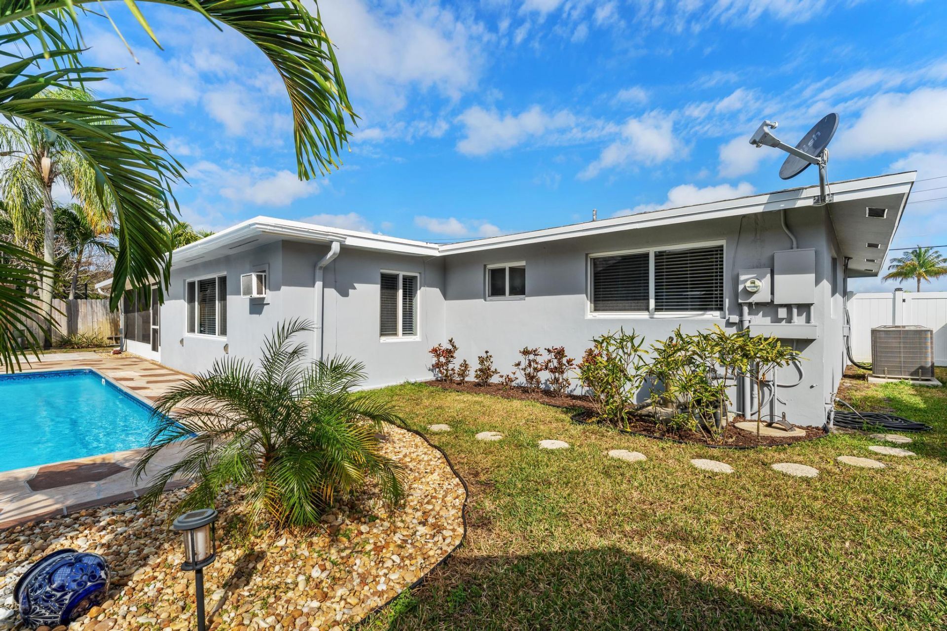 1042 SW 23rd Avenue, Boynton Beach, FL 33426 Photo