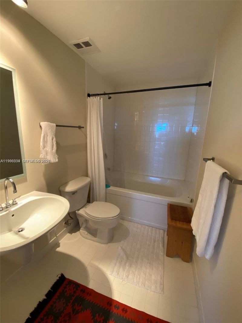 10 SW South River Dr #909, Miami, FL 33130 Photo