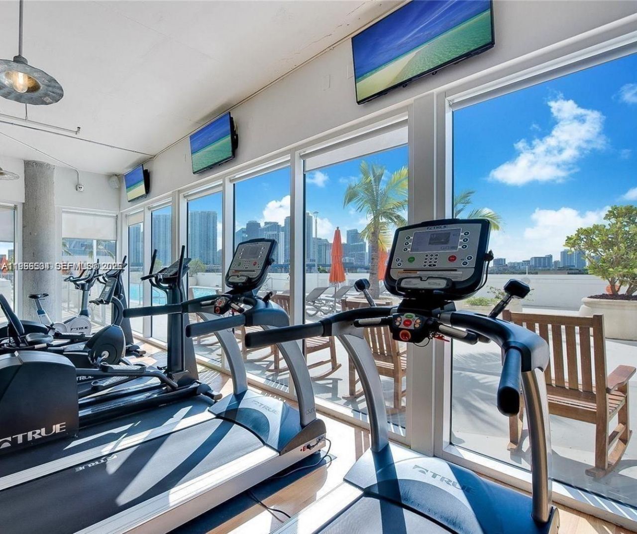 10 SW South River Dr #909, Miami, FL 33130 Photo