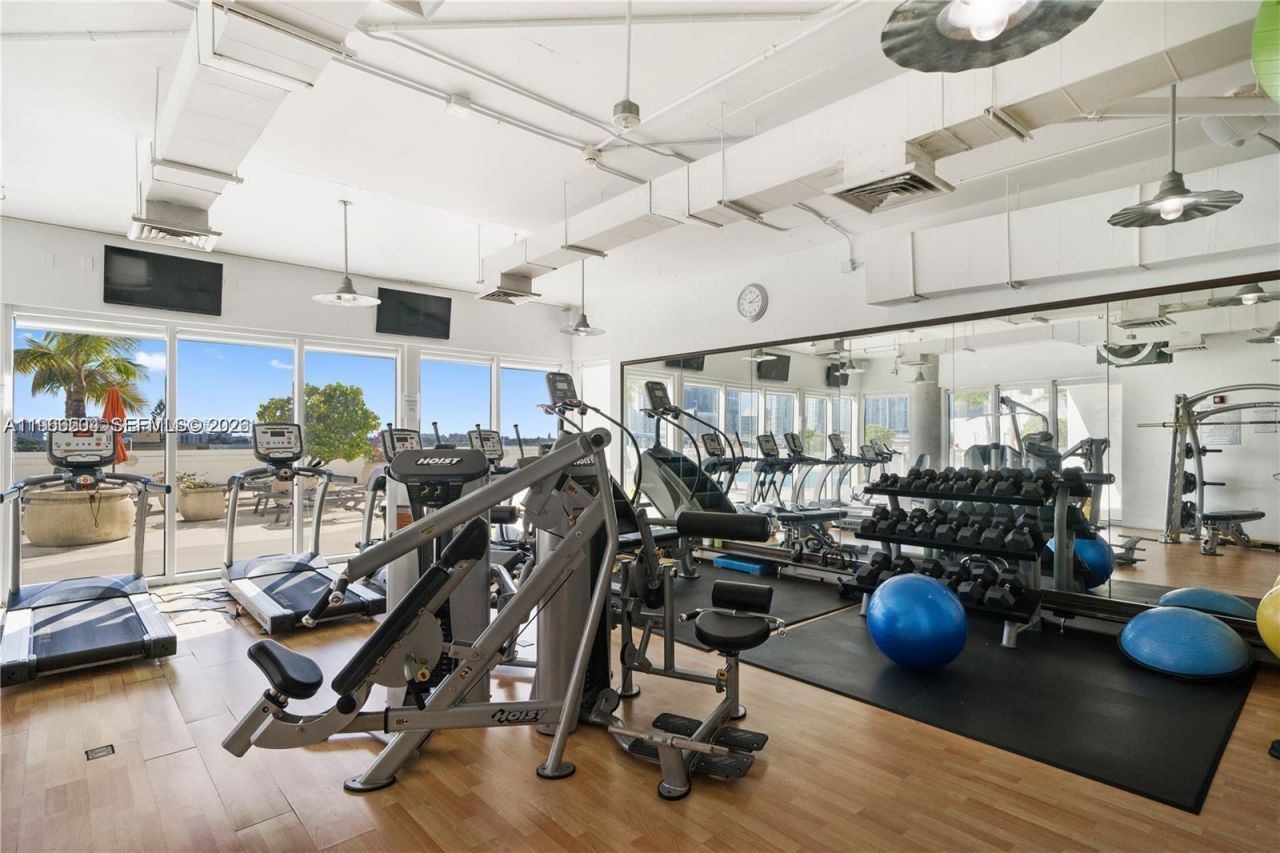 10 SW South River Dr #909, Miami, FL 33130 Photo