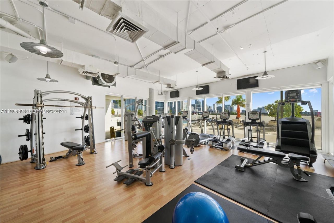 10 SW South River Dr #909, Miami, FL 33130 Photo