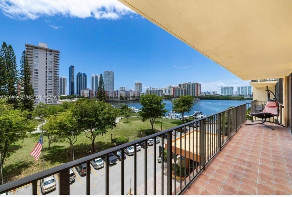 290 174th St, Unit 612, Sunny Isles Beach, FL 33160 Photo