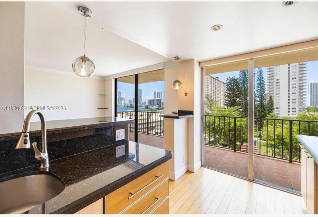 290 174th St, Unit 612, Sunny Isles Beach, FL 33160 Photo