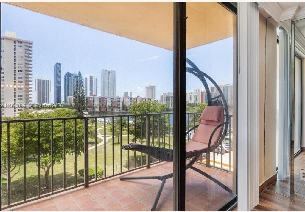 290 174th St, Unit 612, Sunny Isles Beach, FL 33160 Photo