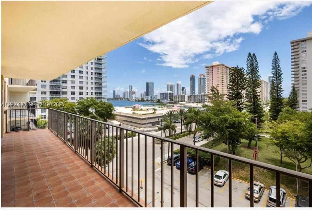290 174th St, Unit 612, Sunny Isles Beach, FL 33160 Photo