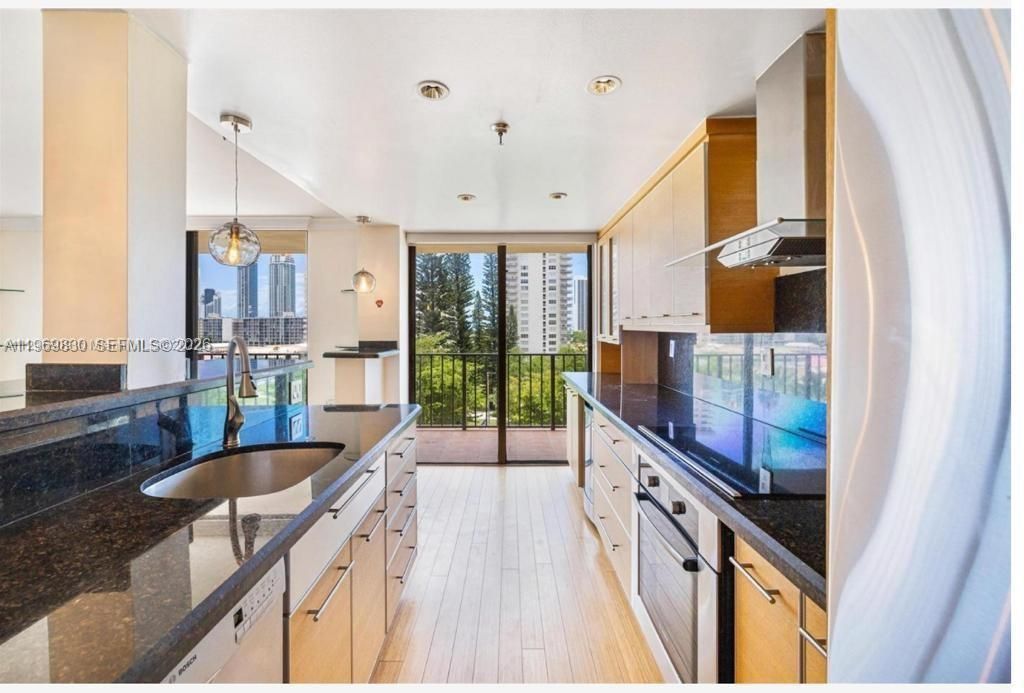 290 174th St, Unit 612, Sunny Isles Beach, FL 33160 Photo