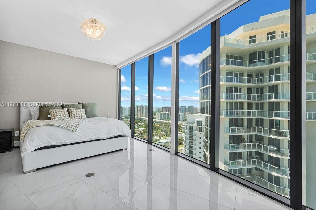 18555 Collins Ave , Unit 2605, Sunny Isles Beach, FL 33160 Photo