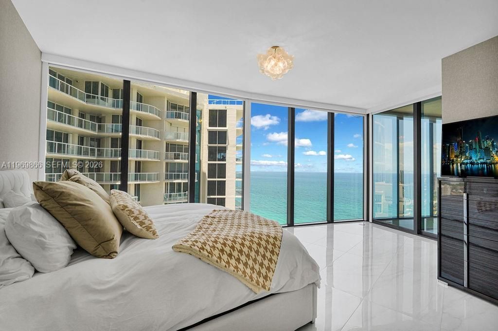 18555 Collins Ave , Unit 2605, Sunny Isles Beach, FL 33160 Photo