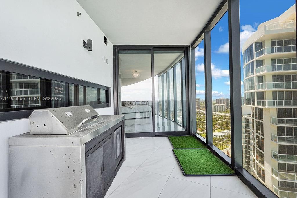 18555 Collins Ave , Unit 2605, Sunny Isles Beach, FL 33160 Photo