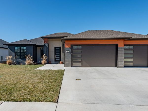 1927 N Vineyard Place, Strafford, MO 65757