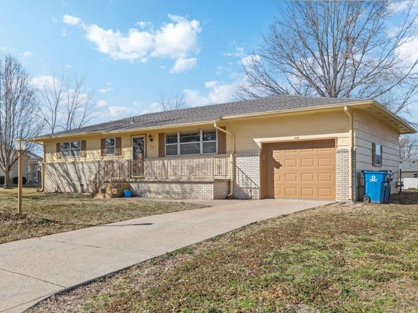 104 Cambridge Drive, Carl Junction, MO 64834