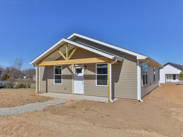 7754 Blockade Village N, Seligman, MO 65745