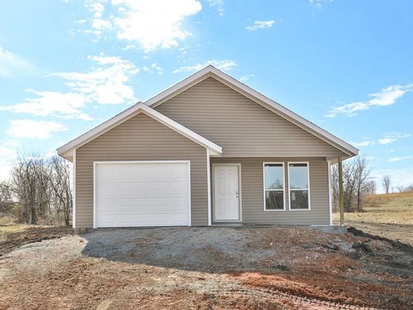 7902 Blockade Village N, Seligman, MO 65745