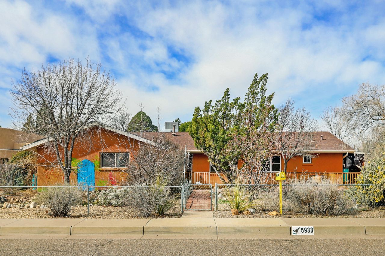 5933 Pauline Avenue Nw, Albuquerque, NM 87107 Main Photo