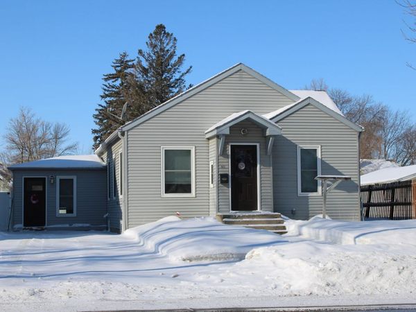 911 Main Avenue N, Thief River Falls, MN 56701