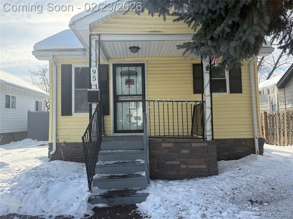 95 W Beverly Avenue, Pontiac, MI 48340 Main Photo