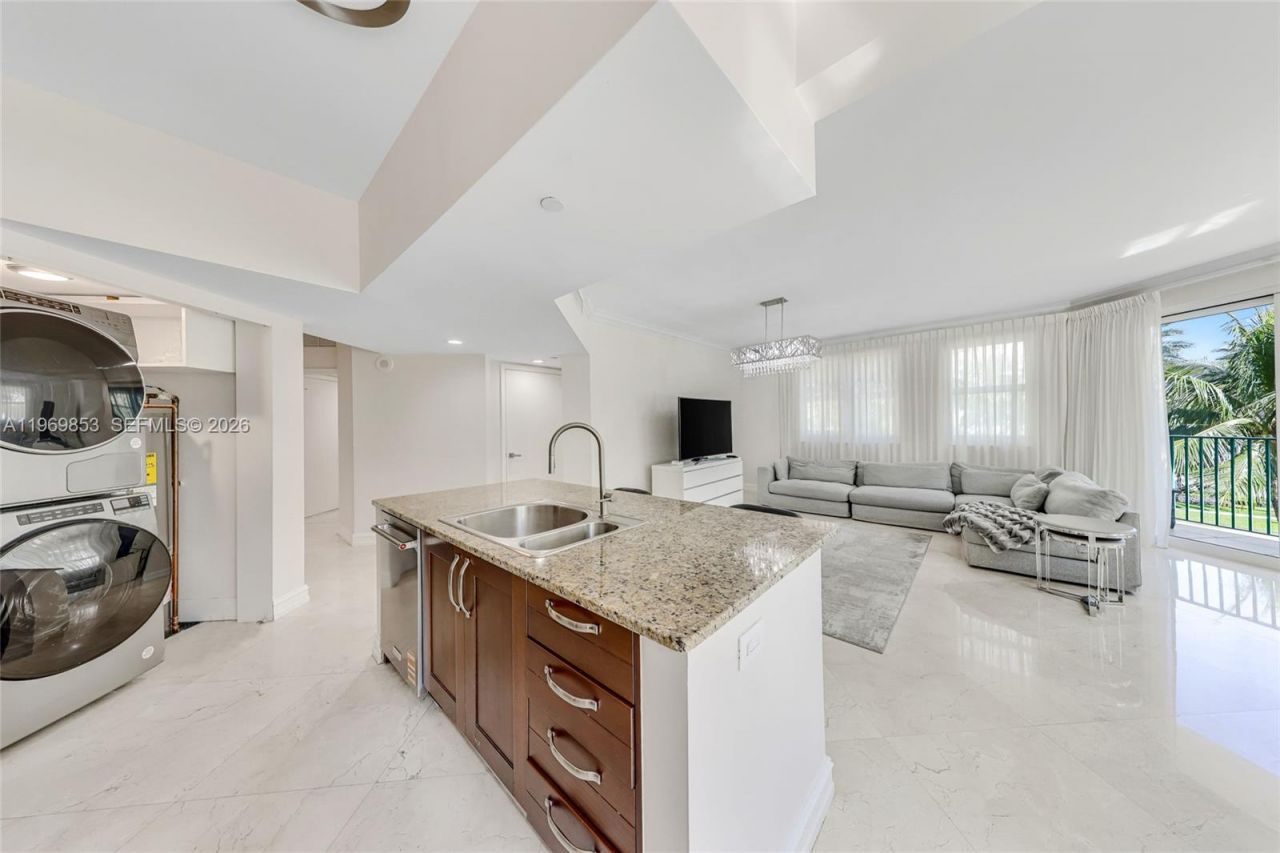 20000 E Country Club Dr, Unit 311, Aventura, FL 33180 Photo