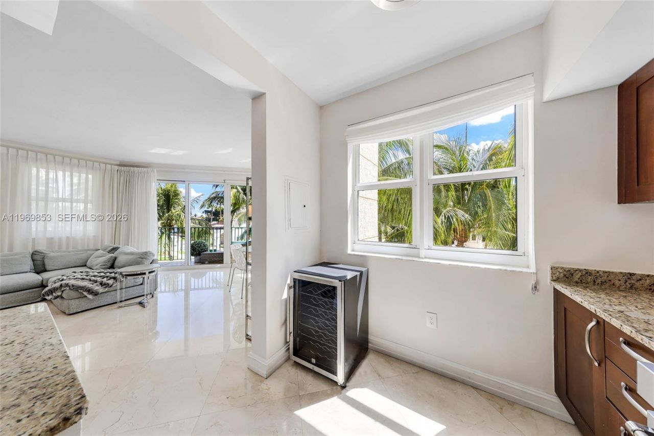 20000 E Country Club Dr, Unit 311, Aventura, FL 33180 Photo