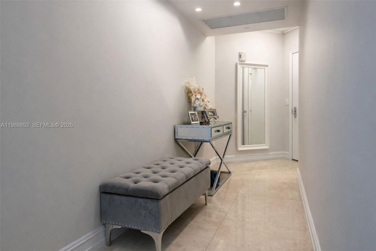 20000 E Country Club Dr, Unit 311, Aventura, FL 33180 Photo