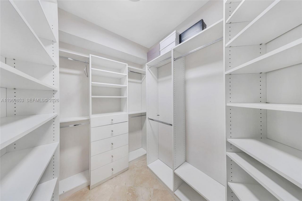 20000 E Country Club Dr, Unit 311, Aventura, FL 33180 Photo