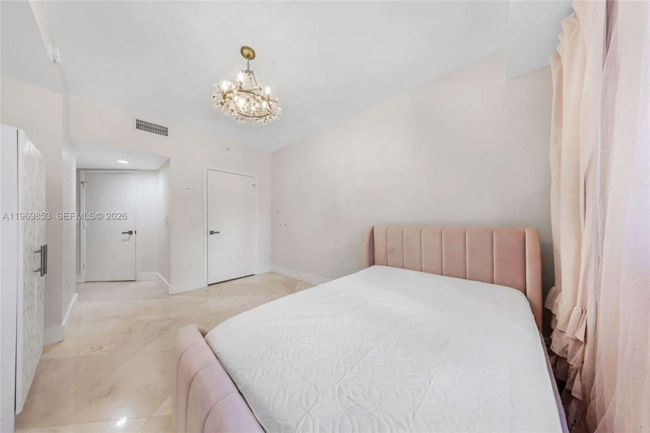 20000 E Country Club Dr, Unit 311, Aventura, FL 33180 Photo