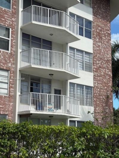 3181 S Ocean Dr, Unit 304, Hallandale Beach, FL 33009 Photo