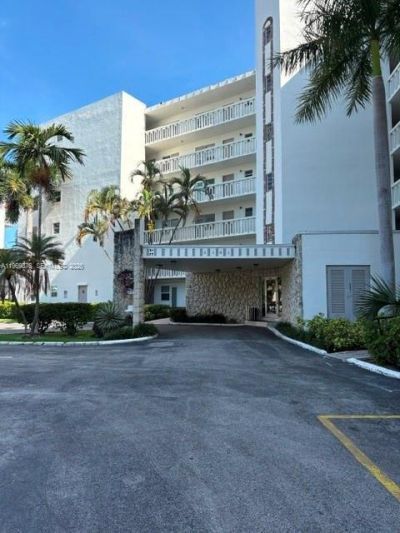 3181 S Ocean Dr, Unit 304, Hallandale Beach, FL 33009 Photo