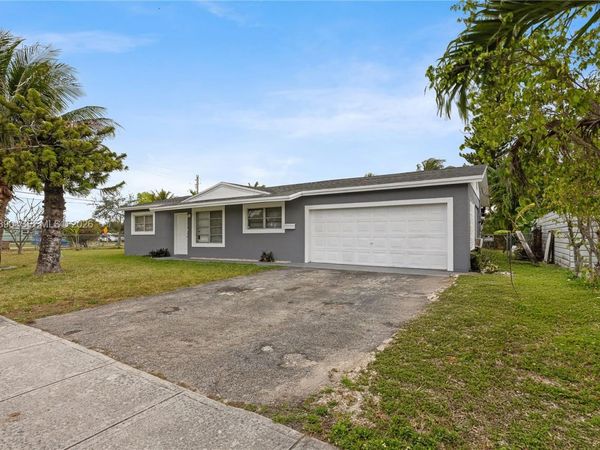 300 NW 39th St, Deerfield Beach, FL 33064