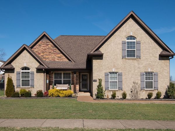 207 Hickory Pointe Dr, Lebanon, TN 37087