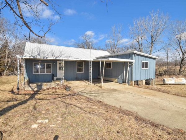 2916 N TRIVOLI Road, Trivoli, IL 61569