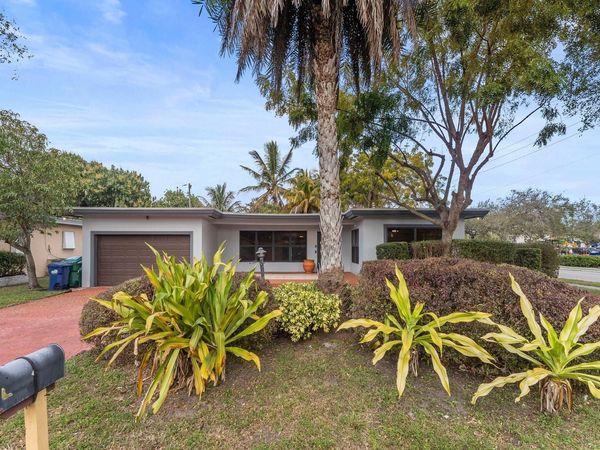 795 NE 165th St, Miami, FL 33162