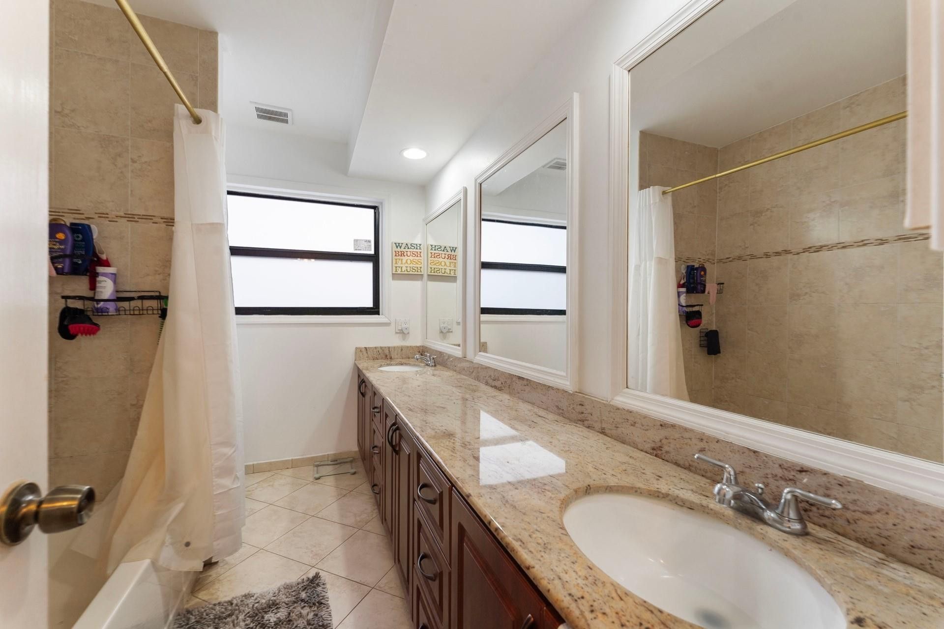 795 NE 165th Street, Miami, FL 33162 Photo