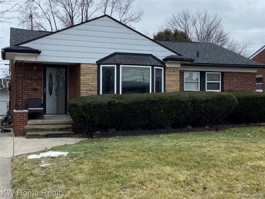 18100 Holland Avenue, Eastpointe, MI 48021